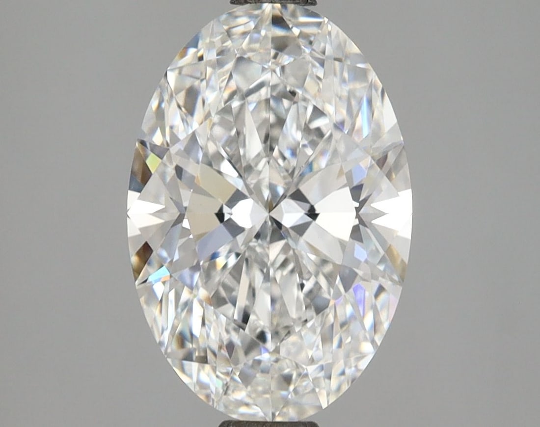 Loose Diamond - OVAL 3.09ct E VVS2: Loose Diamond - OVAL 3.09ct E VVS2 Source: This is a real non-mined Diamond that has been grown in a lab Shape: OVAL Carats: 3.09 Color: E Clarity: VVS2 Certification: IGI Additional images available 
