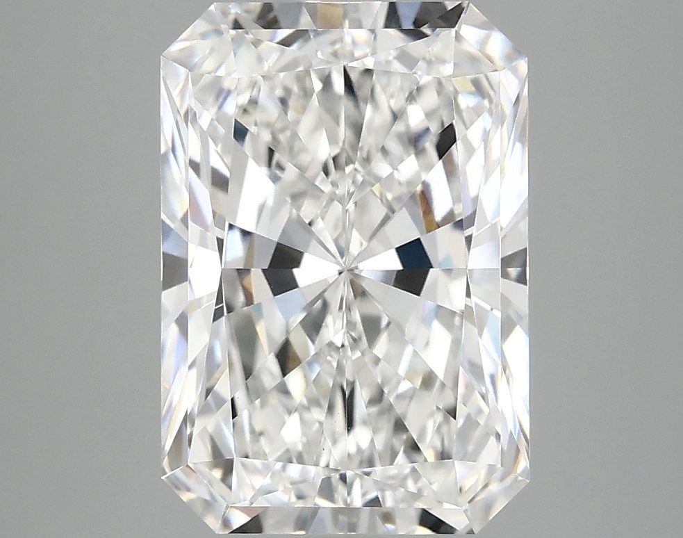Loose Diamond - RADIANT 4.1ct E VVS2: Loose Diamond - RADIANT 4.1ct E VVS2 Source: This is a real non-mined Diamond that has been grown in a lab Shape: RADIANT Carats: 4.1 Color: E Clarity: VVS2 Certification: IGI Video: