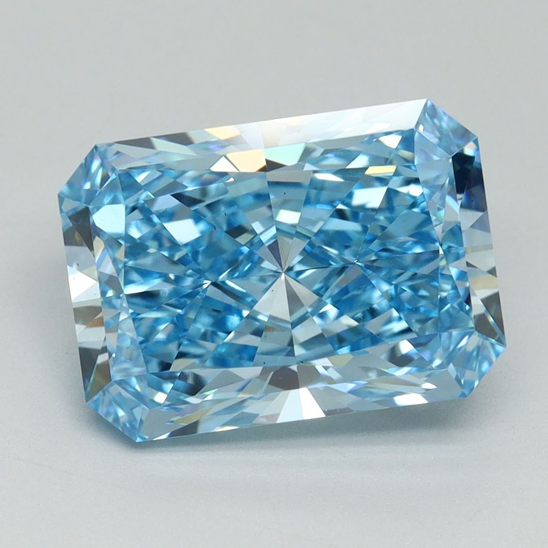Loose Diamond - RADIANT 5.06ct Fancy Vivid Blue VS1: Loose Diamond - RADIANT 5.06ct Fancy Vivid Blue VS1 Source: This is a real non-mined Diamond that has been grown in a lab Shape: RADIANT Carats: 5.06 Color: Fancy Vivid Blue Certification: IGI Video: