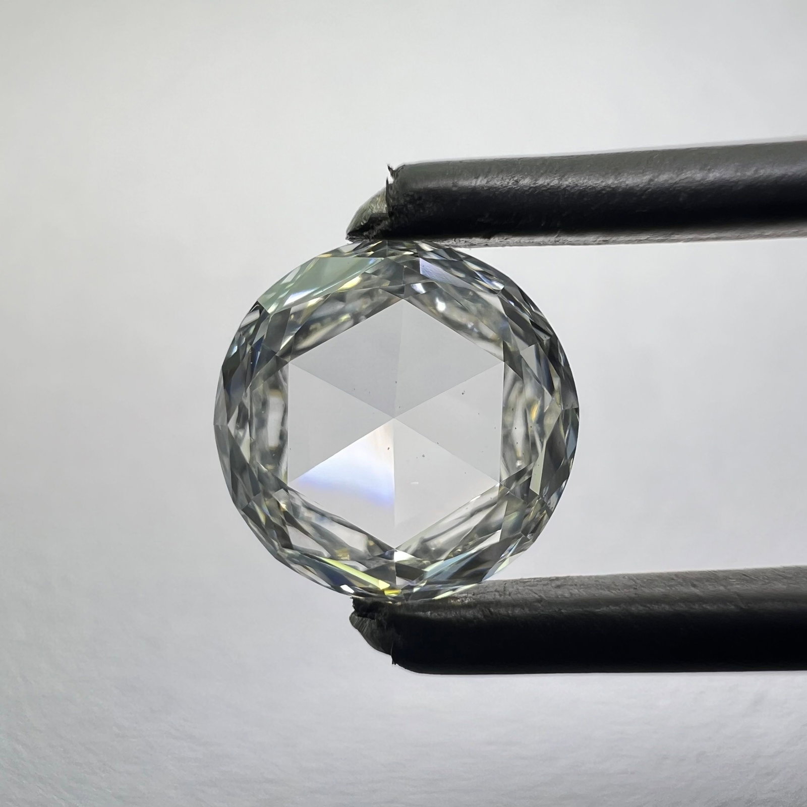 Loose Diamond - ROSE 1.1ct G VS1: Loose Diamond - ROSE 1.1ct G VS1 Source: This is a real non-mined Diamond that has been grown in a lab Shape: ROSE Carats: 1.1 Color: G Clarity: VS1 Certification: NONE Additional images available upo