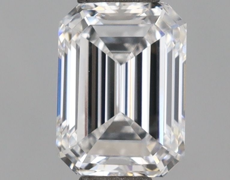 Loose Diamond - EMERALD 0.99ct D VVS2: Loose Diamond - EMERALD 0.99ct D VVS2 Source: This is a real non-mined Diamond that has been grown in a lab Shape: EMERALD Carats: 0.99 Color: D Clarity: VVS2 Certification: IGI Video: