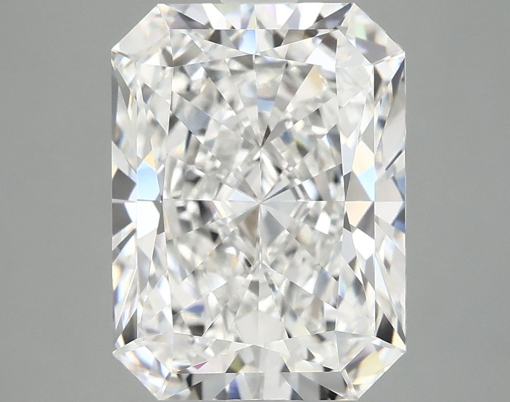 Loose Diamond - RADIANT 4.69ct E VVS2: Loose Diamond - RADIANT 4.69ct E VVS2 Source: This is a real non-mined Diamond that has been grown in a lab Shape: RADIANT Carats: 4.69 Color: E Clarity: VVS2 Certification: IGI Video: