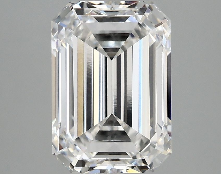 Loose Diamond - EMERALD 3.1ct E VS1: Loose Diamond - EMERALD 3.1ct E VS1 Source: This is a real non-mined Diamond that has been grown in a lab Shape: EMERALD Carats: 3.1 Color: E Clarity: VS1 Certification: IGI Video: