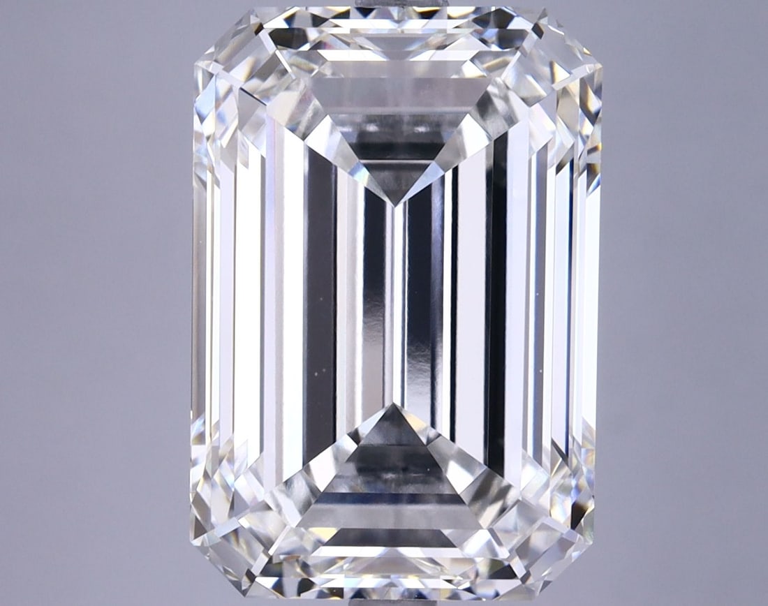 Loose Diamond - EMERALD 9.36ct G VS1: Loose Diamond - EMERALD 9.36ct G VS1 Source: This is a real non-mined Diamond that has been grown in a lab Shape: EMERALD Carats: 9.36 Color: G Clarity: VS1 Certification: IGI Video: