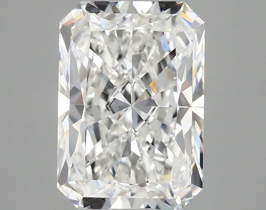 Loose Diamond - RADIANT 3.1ct E VS1: Loose Diamond - RADIANT 3.1ct E VS1 Source: This is a real non-mined Diamond that has been grown in a lab Shape: RADIANT Carats: 3.1 Color: E Clarity: VS1 Certification: IGI Video: