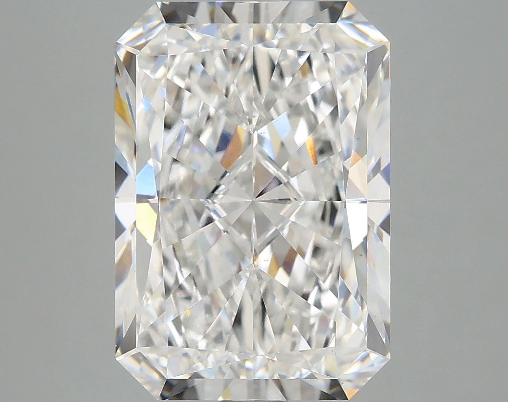 Loose Diamond - RADIANT 5.01ct E VS1: Loose Diamond - RADIANT 5.01ct E VS1 Source: This is a real non-mined Diamond that has been grown in a lab Shape: RADIANT Carats: 5.01 Color: E Clarity: VS1 Certification: IGI Video: