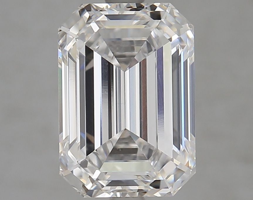 Loose Diamond - EMERALD 4.1ct E VS1: Loose Diamond - EMERALD 4.1ct E VS1 Source: This is a real non-mined Diamond that has been grown in a lab Shape: EMERALD Carats: 4.1 Color: E Clarity: VS1 Certification: GIA Video:
