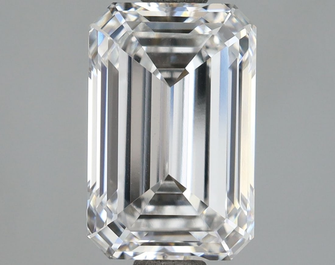 Loose Diamond - EMERALD 2.65ct D VVS1: Loose Diamond - EMERALD 2.65ct D VVS1 Source: This is a real non-mined Diamond that has been grown in a lab Shape: EMERALD Carats: 2.65 Color: D Clarity: VVS1 Certification: IGI Video:
