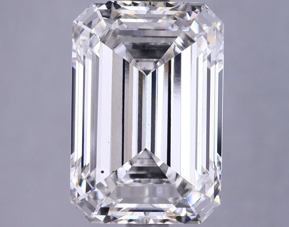 Loose Diamond - EMERALD 4.81ct G VS1: Loose Diamond - EMERALD 4.81ct G VS1 Source: This is a real non-mined Diamond that has been grown in a lab Shape: EMERALD Carats: 4.81 Color: G Clarity: VS1 Certification: IGI Video: