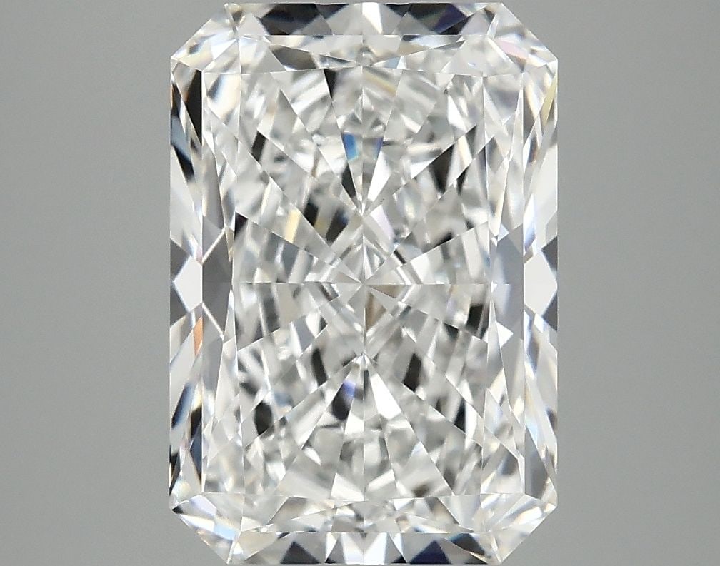 Loose Diamond - RADIANT 4.17ct E VS1: Loose Diamond - RADIANT 4.17ct E VS1 Source: This is a real non-mined Diamond that has been grown in a lab Shape: RADIANT Carats: 4.17 Color: E Clarity: VS1 Certification: IGI Video: