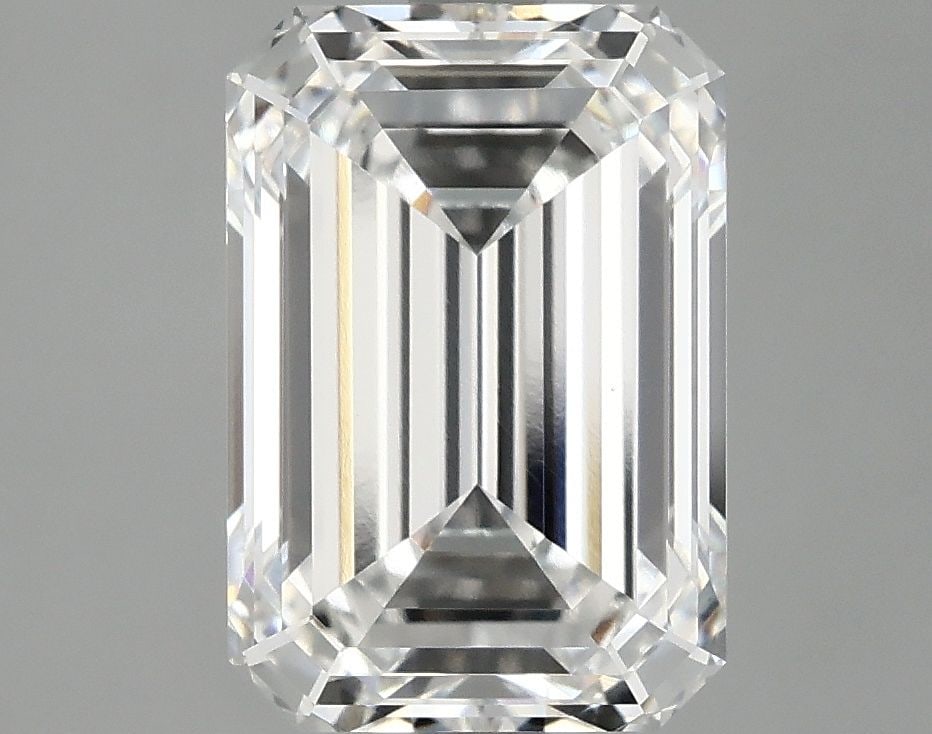 Loose Diamond - EMERALD 3.1ct E VS1: Loose Diamond - EMERALD 3.1ct E VS1 Source: This is a real non-mined Diamond that has been grown in a lab Shape: EMERALD Carats: 3.1 Color: E Clarity: VS1 Certification: IGI Video: