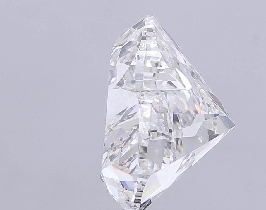 Loose Diamond - HEART 20.49ct G VS1: Loose Diamond - HEART 20.49ct G VS1 Source: This is a real non-mined Diamond that has been grown in a lab Shape: HEART Carats: 20.49 Color: G Clarity: VS1 Certification: IGI Video: