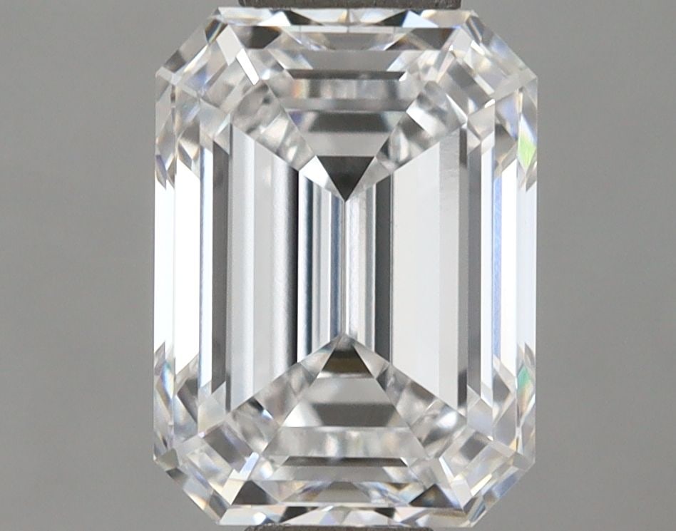 Loose Diamond - EMERALD 1.44ct D VVS1: Loose Diamond - EMERALD 1.44ct D VVS1 Source: This is a real non-mined Diamond that has been grown in a lab Shape: EMERALD Carats: 1.44 Color: D Clarity: VVS1 Certification: IGI Video: