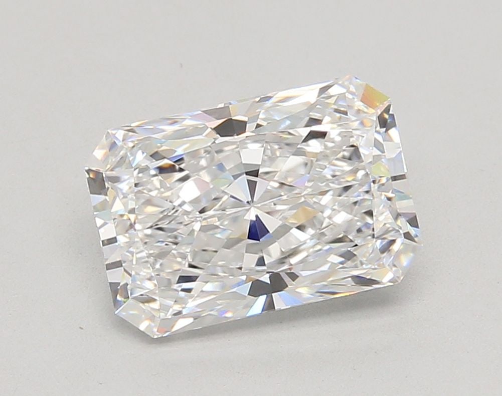 Loose Diamond - RADIANT 3.05ct E VVS2: Loose Diamond - RADIANT 3.05ct E VVS2 Source: This is a real non-mined Diamond that has been grown in a lab Shape: RADIANT Carats: 3.05 Color: E Clarity: VVS2 Certification: IGI Video: