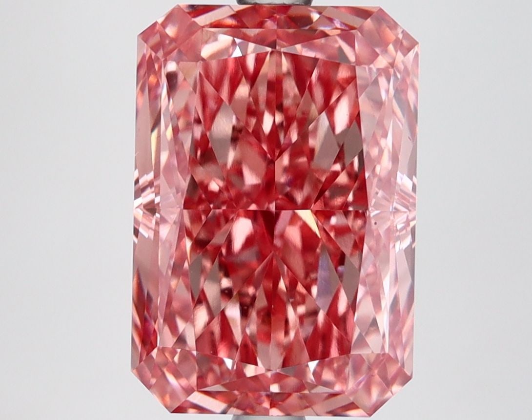 Loose Diamond - RADIANT 4.51ct Fancy Vivid Pink VS1: Loose Diamond - RADIANT 4.51ct Fancy Vivid Pink VS1 Source: This is a real non-mined Diamond that has been grown in a lab Shape: RADIANT Carats: 4.51 Color: Fancy Vivid Pink Certification: IGI Video: