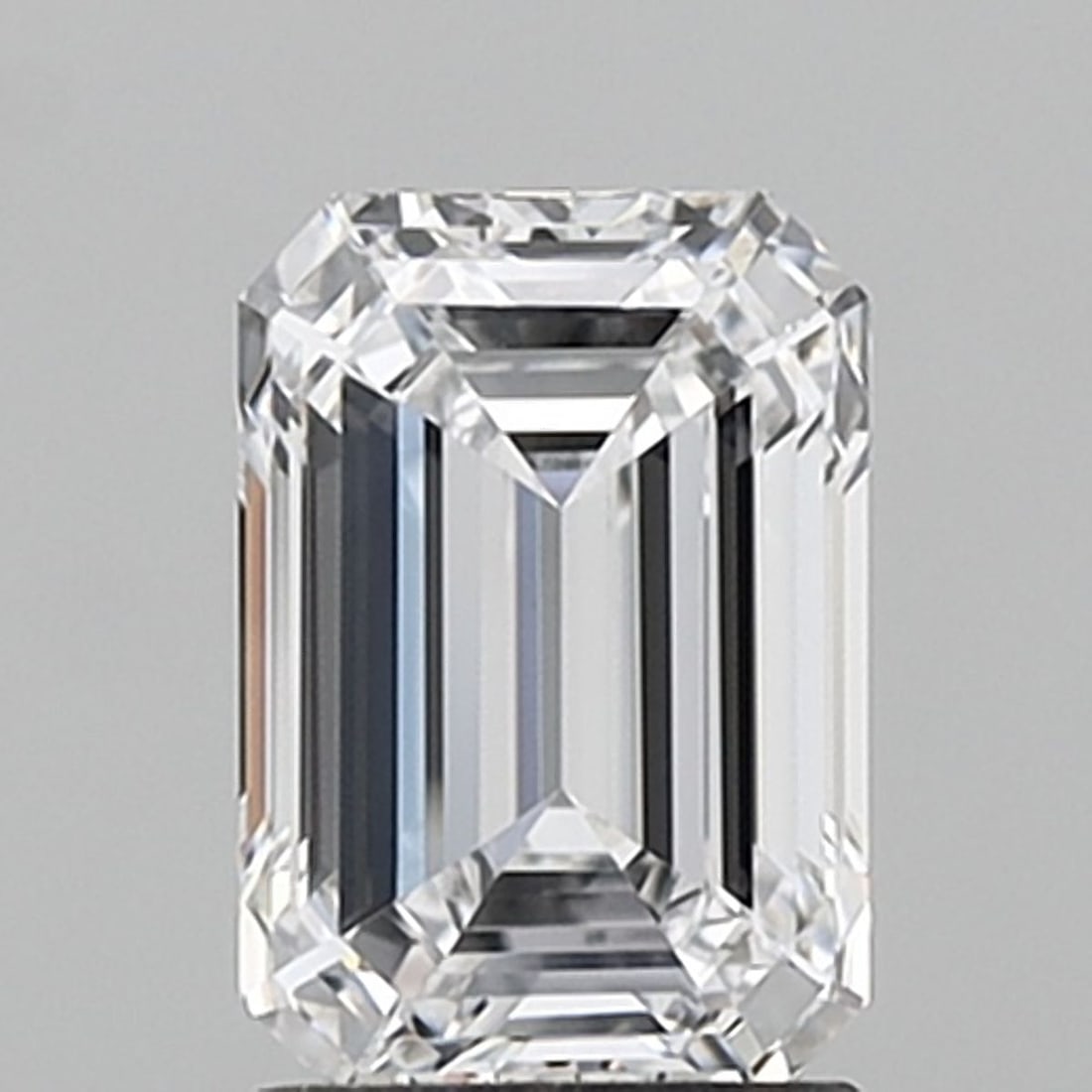 Loose Diamond - EMERALD 2.01ct D VVS2: Loose Diamond - EMERALD 2.01ct D VVS2 Source: This is a real non-mined Diamond that has been grown in a lab Shape: EMERALD Carats: 2.01 Color: D Clarity: VVS2 Certification: IGI Video: