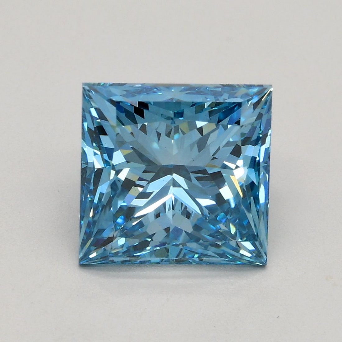 Loose Diamond - PRINCESS 2.58ct Fancy Vivid Blue VS1: Loose Diamond - PRINCESS 2.58ct Fancy Vivid Blue VS1 Source: This is a real non-mined Diamond that has been grown in a lab Shape: PRINCESS Carats: 2.58 Color: Fancy Vivid Blue Certification: IGI Video