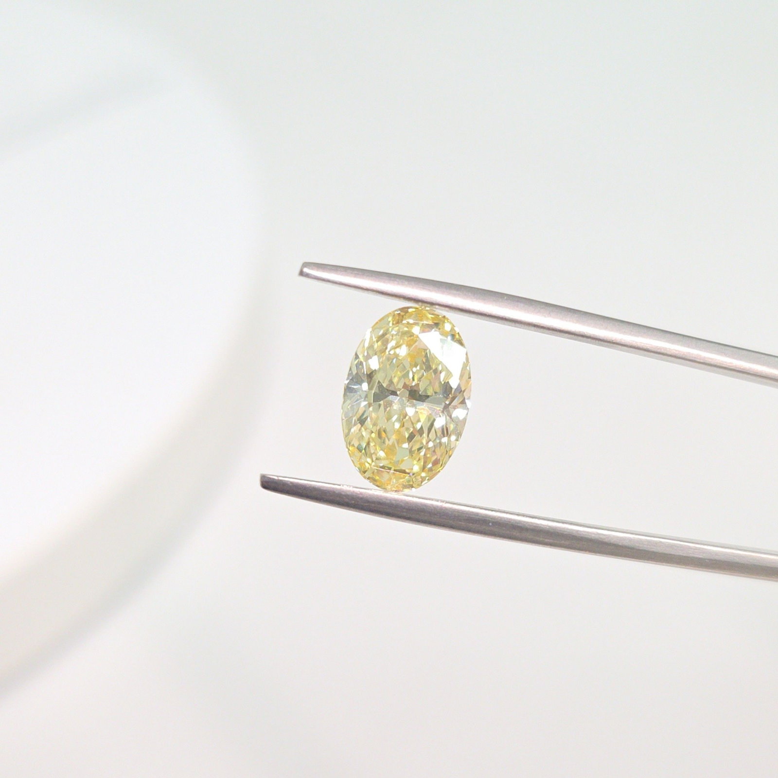 Loose Diamond - OVAL 2.56ct Fancy Intense Yellow VS1: Loose Diamond - OVAL 2.56ct Fancy Intense Yellow VS1 Source: This is a real non-mined Diamond that has been grown in a lab Shape: OVAL Carats: 2.56 Color: Fancy Intense Yellow Certification: IGI Video