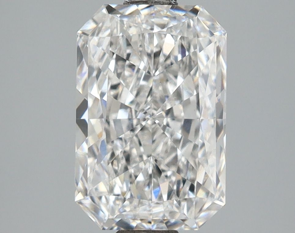 Loose Diamond - RADIANT 2.52ct E VS1: Loose Diamond - RADIANT 2.52ct E VS1 Source: This is a real non-mined Diamond that has been grown in a lab Shape: RADIANT Carats: 2.52 Color: E Clarity: VS1 Certification: IGI Video: