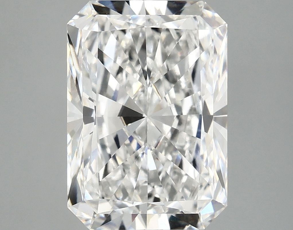 Loose Diamond - RADIANT 4.97ct E VVS2: Loose Diamond - RADIANT 4.97ct E VVS2 Source: This is a real non-mined Diamond that has been grown in a lab Shape: RADIANT Carats: 4.97 Color: E Clarity: VVS2 Certification: IGI Video: