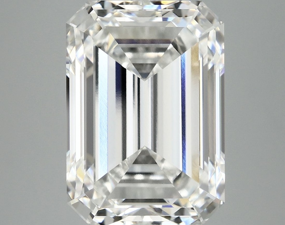 Loose Diamond - EMERALD 8.36ct F VVS2: Loose Diamond - EMERALD 8.36ct F VVS2 Source: This is a real non-mined Diamond that has been grown in a lab Shape: EMERALD Carats: 8.36 Color: F Clarity: VVS2 Certification: IGI Video: