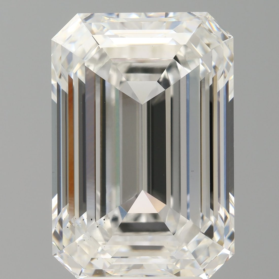 Loose Diamond - EMERALD 6.6ct E VS2: Loose Diamond - EMERALD 6.6ct E VS2 Source: This is a real non-mined Diamond that has been grown in a lab Shape: EMERALD Carats: 6.6 Color: E Clarity: VS2 Certification: IGI Video: