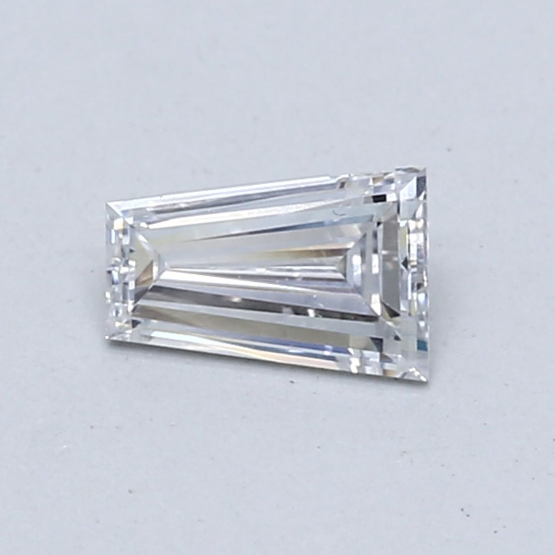 Loose Diamond - TAPERED BAGUETTE 0.45ct E VVS2: Loose Diamond - TAPERED BAGUETTE 0.45ct E VVS2 Source: This is a real non-mined Diamond that has been grown in a lab Shape: TAPERED BAGUETTE Carats: 0.45 Color: E Clarity: VVS2 Certification: NONE Vid