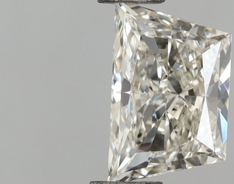Loose Diamond - TRAPEZOID 0.57ct M VS2: Loose Diamond - TRAPEZOID 0.57ct M VS2 Source: This is a real non-mined Diamond that has been grown in a lab Shape: TRAPEZOID Carats: 0.57 Color: M Clarity: VS2 Certification: NONE Video: