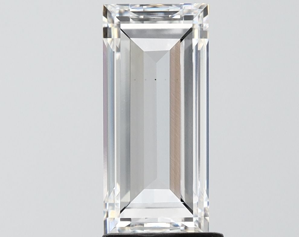 Loose Diamond - BAGUETTE 2.24ct E VS1: Loose Diamond - BAGUETTE 2.24ct E VS1 Source: This is a real non-mined Diamond that has been grown in a lab Shape: BAGUETTE Carats: 2.24 Color: E Clarity: VS1 Certification: IGI Video: