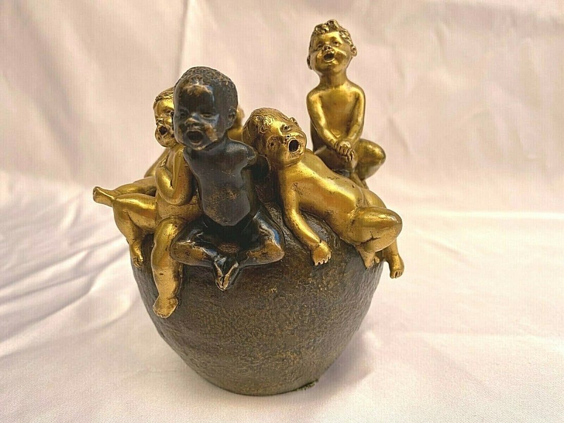 1900 French Bronze Vase Children Signed H.ST.Locha Paris Foundry: 1900 French Bronze Vase Children Signed H.ST.Locha Paris Foundry This exquisite 1900 French patinated bronze vase features a charming depiction of children at play, showcasing intricate detail and cra