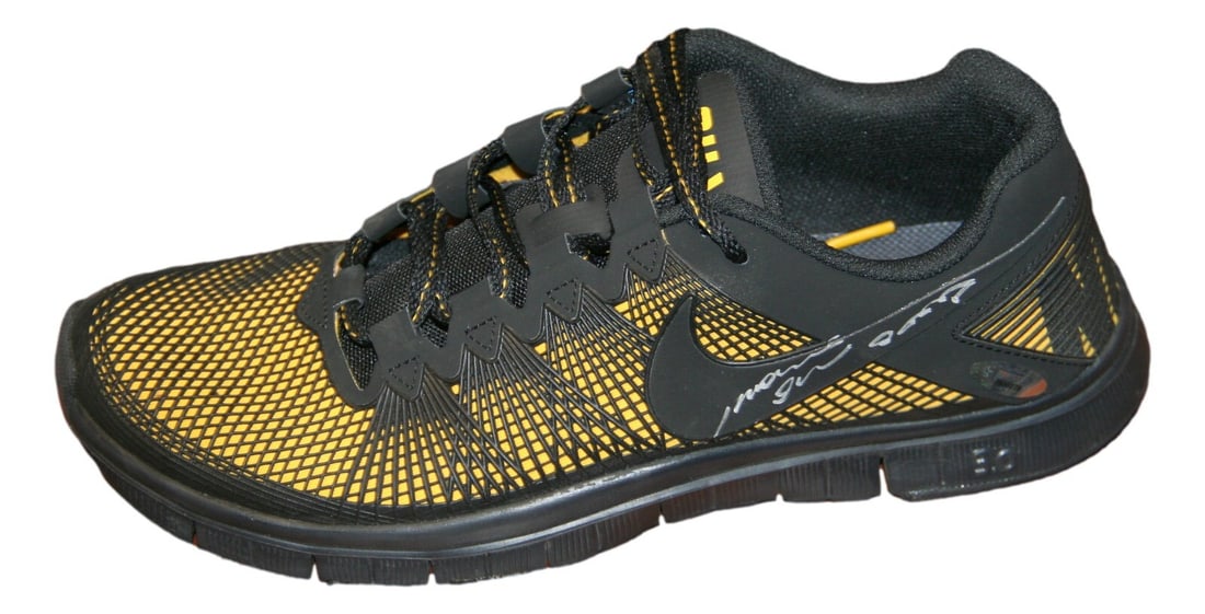 Anderson Silva Signed Nike Spider Free Trainer 3.0 Shoe TRISTAR UFC: Anderson Silva Signed Nike Spider Free Trainer 3.0 Shoe TRISTAR UFC This is a signed left shoe from the Nike Spider Free Trainer 3.0, associated with MMA legend Anderson Silva. As part of the UFC, thi