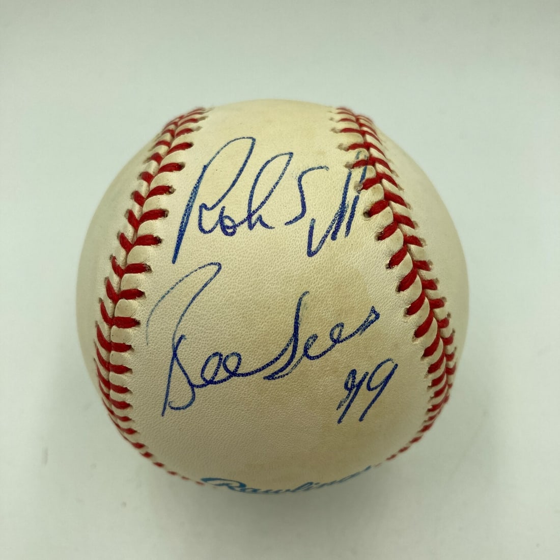 American League Baseball Signed by Robin Gibb JSA Authenticated Dec 2012: American League Baseball Signed by Robin Gibb JSA Authenticated Dec 2012 This is an original American League baseball signed by Robin Gibb of the Bee Gees in December 2012. The baseball comes with aut
