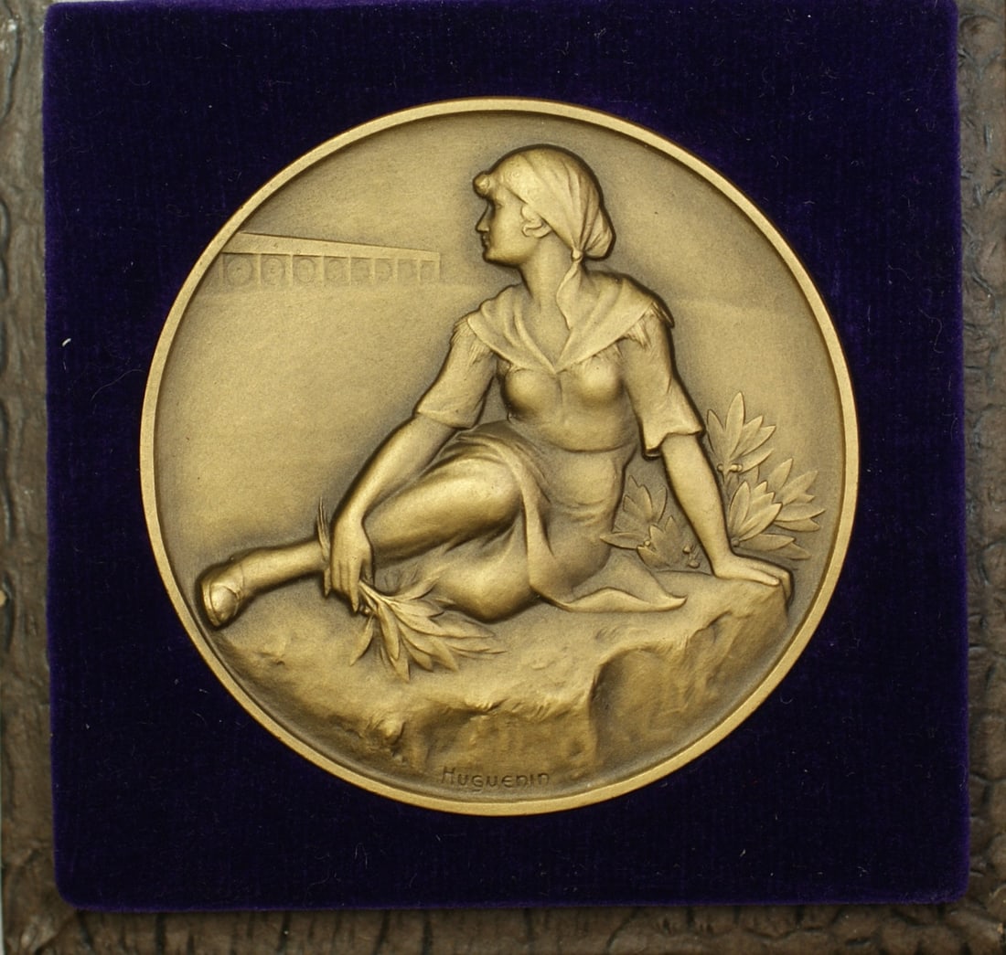 1929 Bellinzona Swiss Shooting Medal R1415 with Original Case: 1929 Bellinzona Swiss Shooting Medal R1415 with Original Case This is a 1929 Bellinzona Swiss Shooting Medal, reference R1415, originating from Switzerland. The medal is preserved in its original case