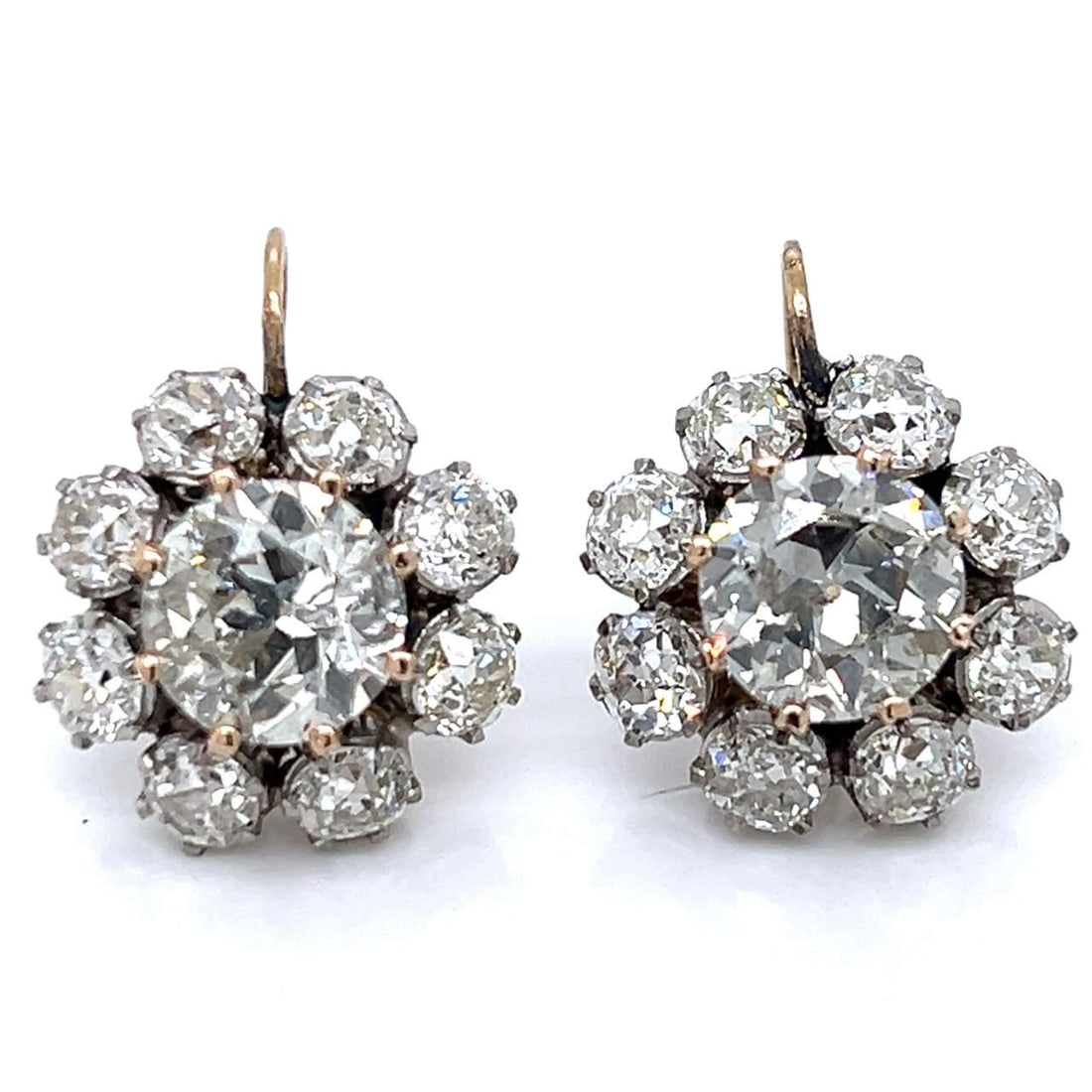 Elegant 18K Gold Platinum 12.60 Ct Diamond Earrings: Elegant 18K Gold Platinum 12.60 Ct Diamond Earrings These exquisite earrings feature a stunning combination of 18K gold and platinum, adorned with a total of 12.60 carats of diamonds. The earrings wei