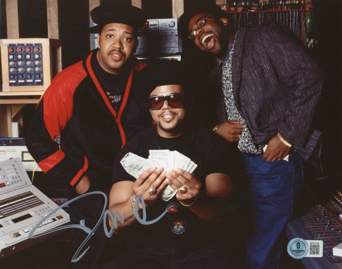 Darryl McDaniels Run DMC Signed 8x10 Photo with Beckett Authentication: Darryl McDaniels Run DMC Signed 8x10 Photo with Beckett Authentication This authentic 8x10 photograph features the signature of Darryl McDaniels, a founding member of the iconic hip-hop group Run DMC.