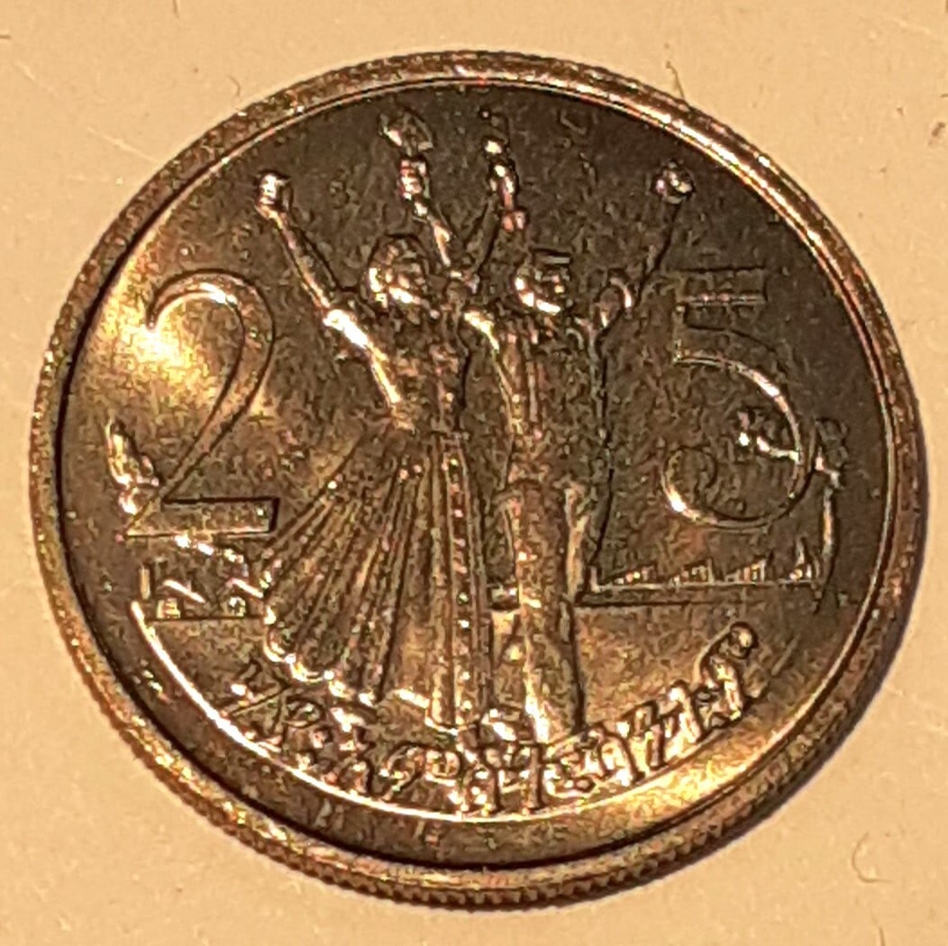 Roll of 25 Uncirculated 1977 Ethiopia 25 Santim Copper-Nickel Lion Coins: Roll of 25 Uncirculated 1977 Ethiopia 25 Santim Copper-Nickel Lion Coins This is a roll of 25 uncirculated 1977 Ethiopia 25 Santim coins, each composed of copper-nickel. The obverse of each coin featu