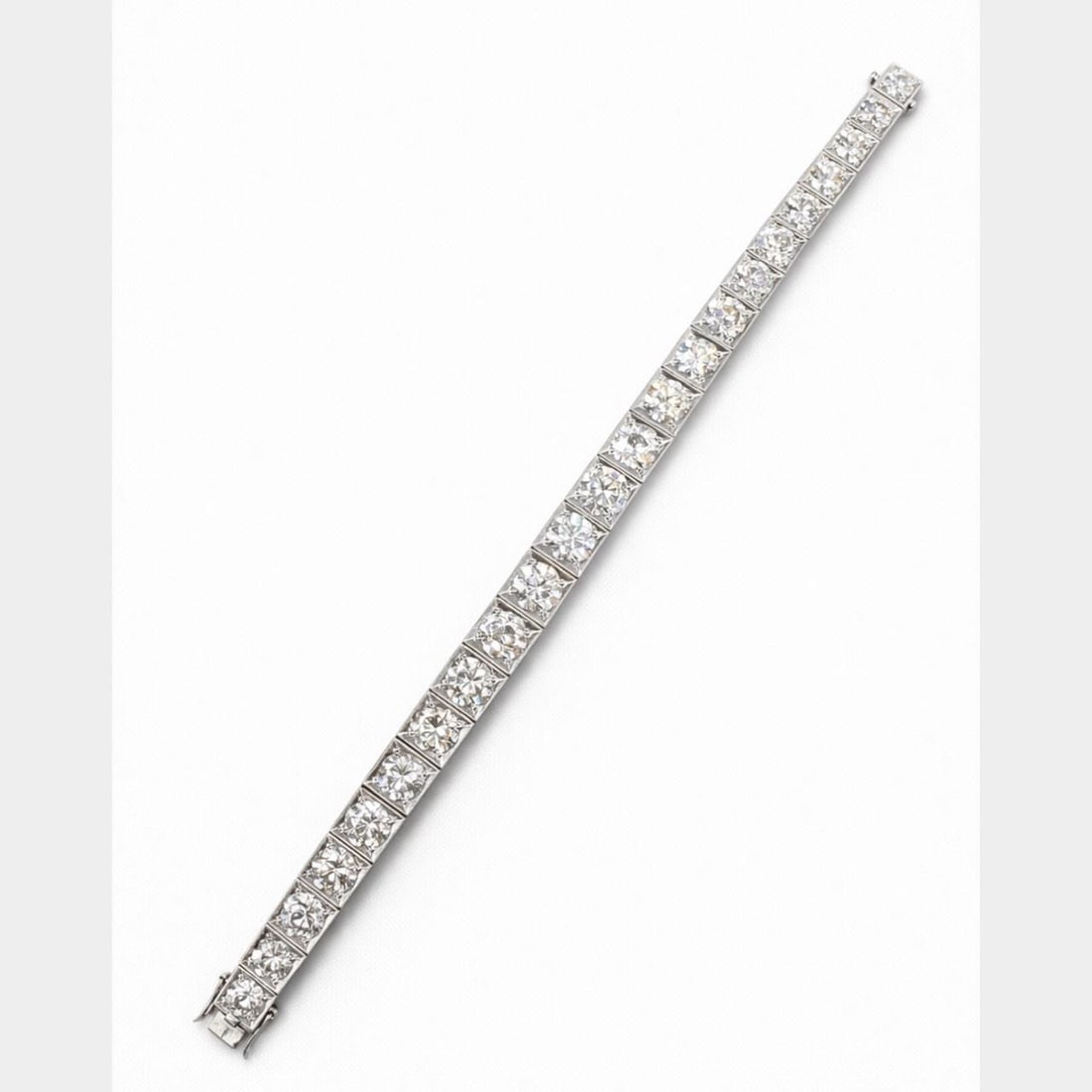 7 Inch Platinum Bracelet With 25.20 Carat Graduated European Cut Diamonds: 7 Inch Platinum Bracelet With 25.20 Carat Graduated European Cut Diamonds This platinum bracelet is set with 23 graduated European-cut diamonds totaling approximately 25.20 carats. The diamonds range 