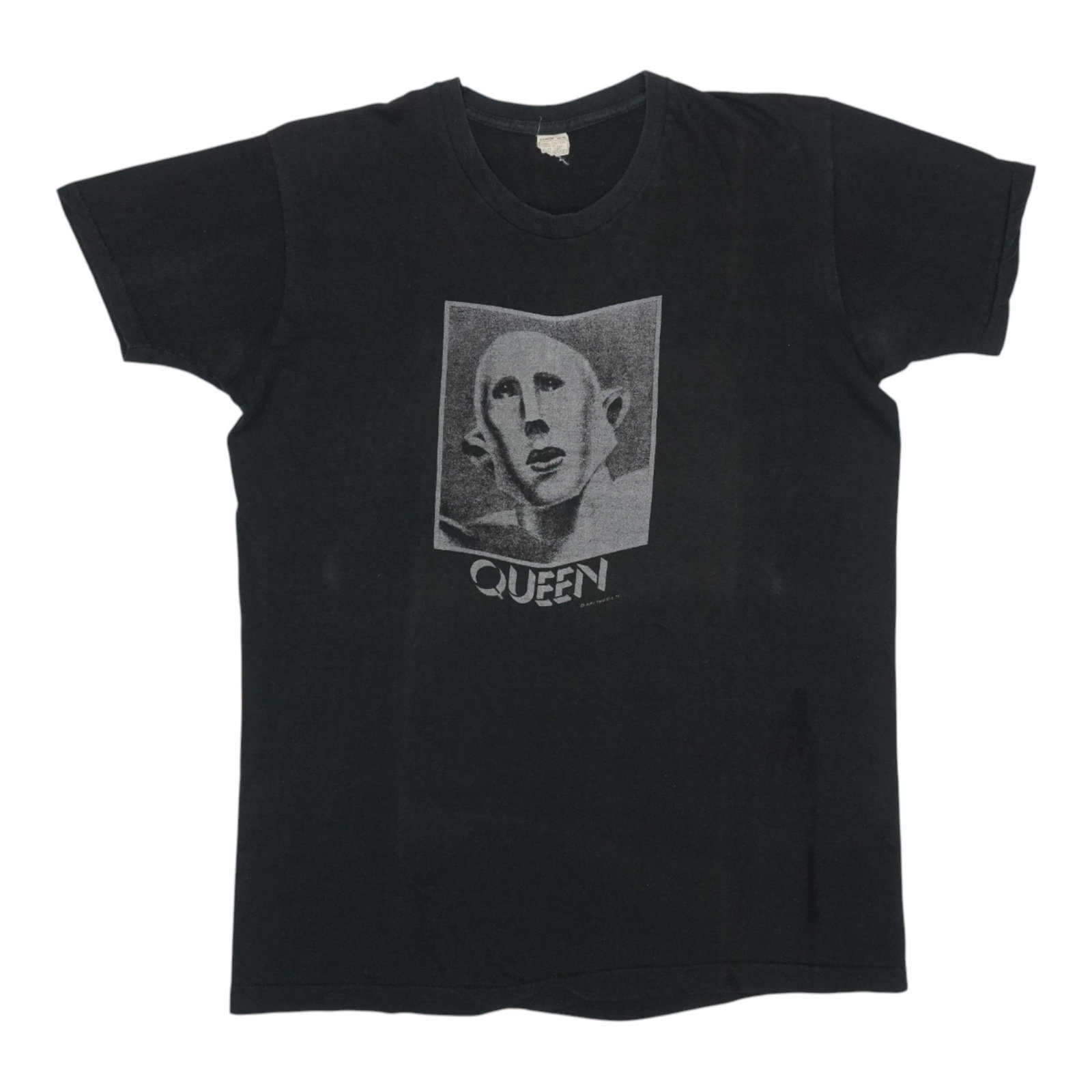 Vintage 1977 Queen News of the World Black Cotton Band T-Shirt: Vintage 1977 Queen News of the World Black Cotton Band T-Shirt This is an original vintage 1977 Queen News Of The World shirt. It is not a modern reproduction and features no graphics on the back. The