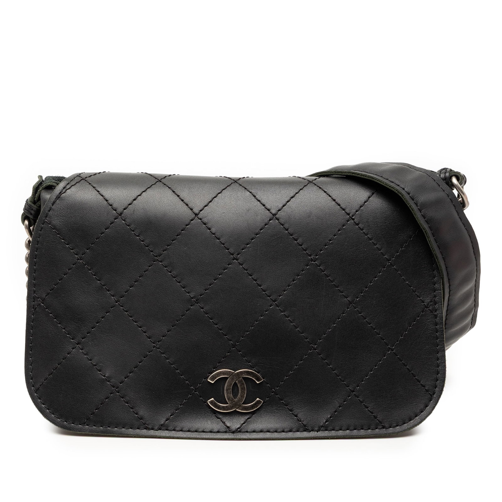 Chanel Paris Edinburgh Highlander Small Black Leather Crossbody Flap Bag: Chanel Paris Edinburgh Highlander Small Black Leather Crossbody Flap Bag This Chanel Paris Edinburgh Small Calfskin Highlander Flap bag features a black leather exterior with a classic flap and snap b