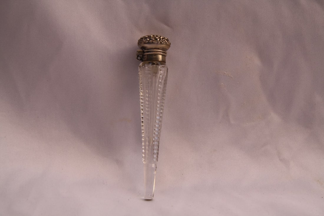Rare 19th Century European Sterling Silver Crystal Perfume Bottle: Rare 19th Century European Sterling Silver Crystal Perfume Bottle Introducing a stunning late 19th century European perfume bottle, crafted from sterling silver and adorned with crystal accents. This 