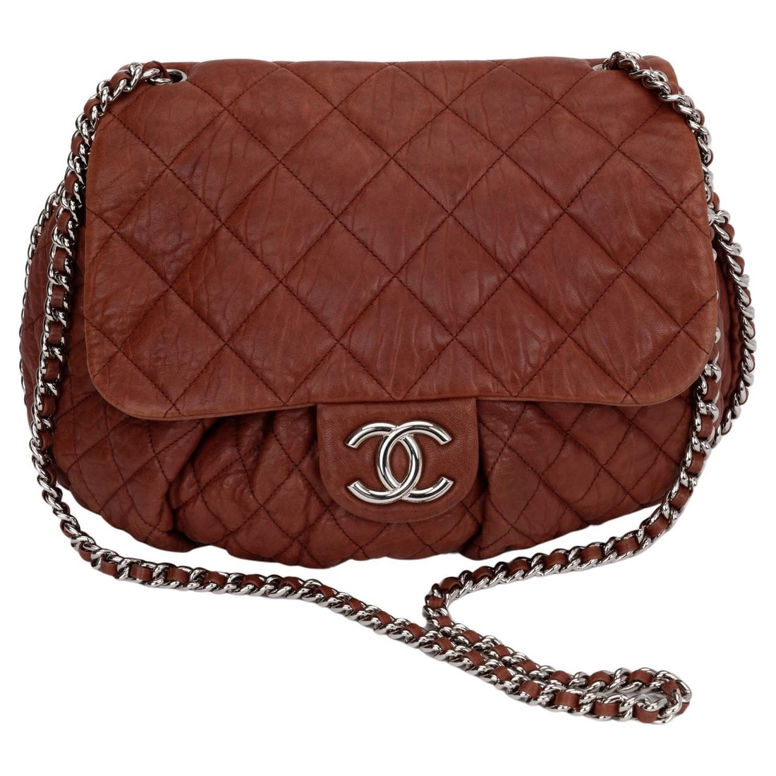 Chanel Medium Chain Around Bag Brown Quilted Leather Collection 14: Chanel Medium Chain Around Bag Brown Quilted Leather Collection 14 This exquisite Chanel Medium Chain Around bag is a stunning accessory for any fashion enthusiast. Crafted from luxurious medium brown
