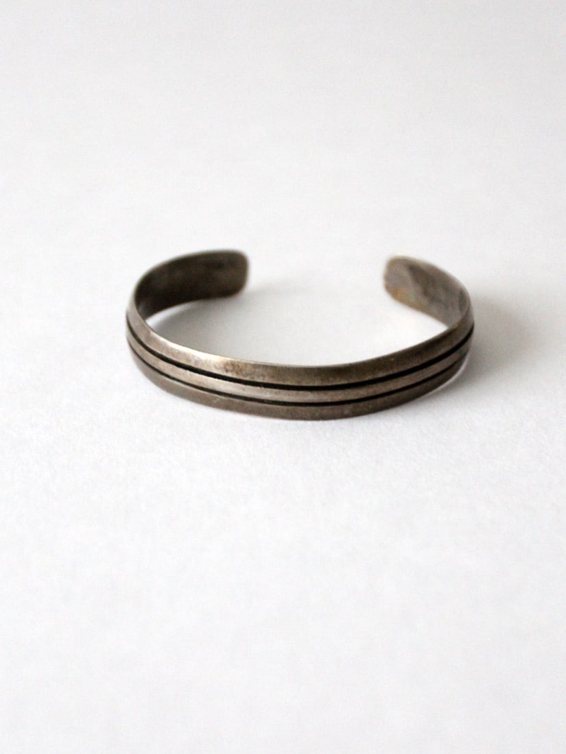 Vintage 925 Sterling Silver Cuff Bracelet with Inset Stripe Design: Vintage 925 Sterling Silver Cuff Bracelet with Inset Stripe Design This vintage sterling silver cuff bracelet is a timeless piece marked 925, showcasing a slender design with an inset stripe detail. I