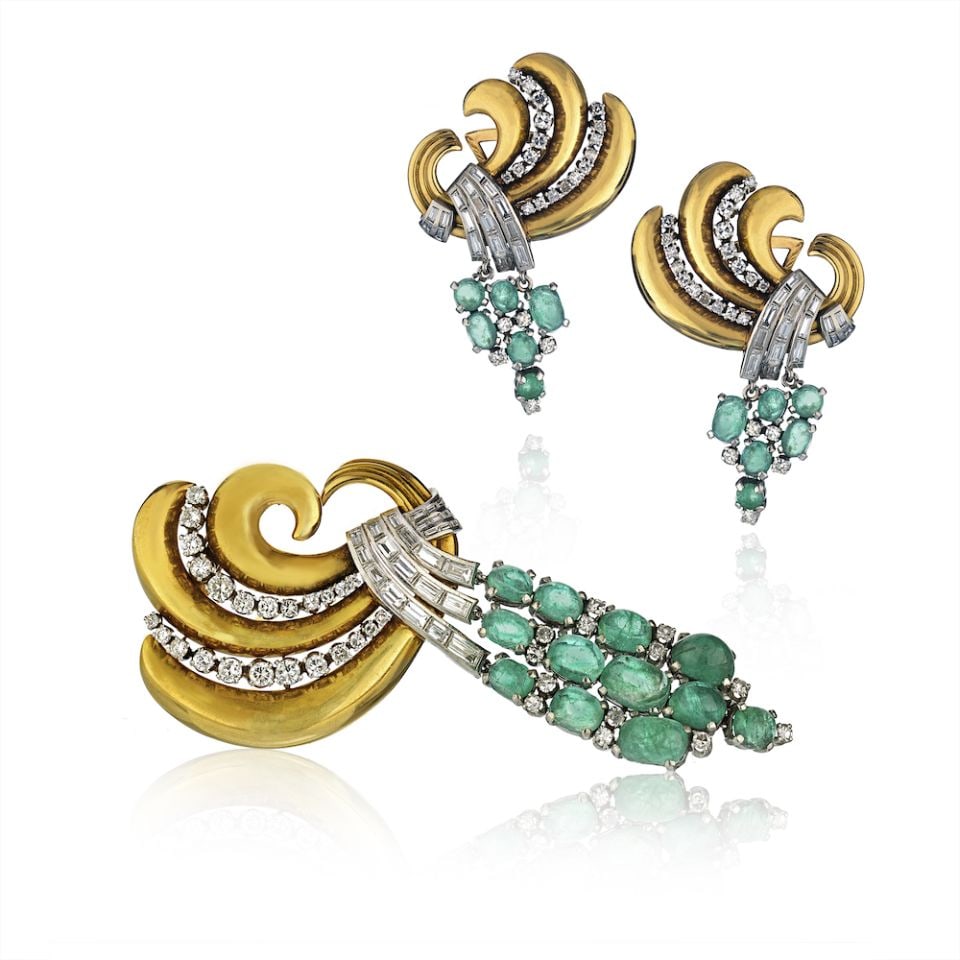 Platinum Rose Gold Emerald Diamond Brooch Earrings Jewelry Set: Platinum Rose Gold Emerald Diamond Brooch Earrings Jewelry Set Introducing a stunning jewelry set featuring a luxurious brooch and matching earrings crafted from platinum and rose gold. This exquisite