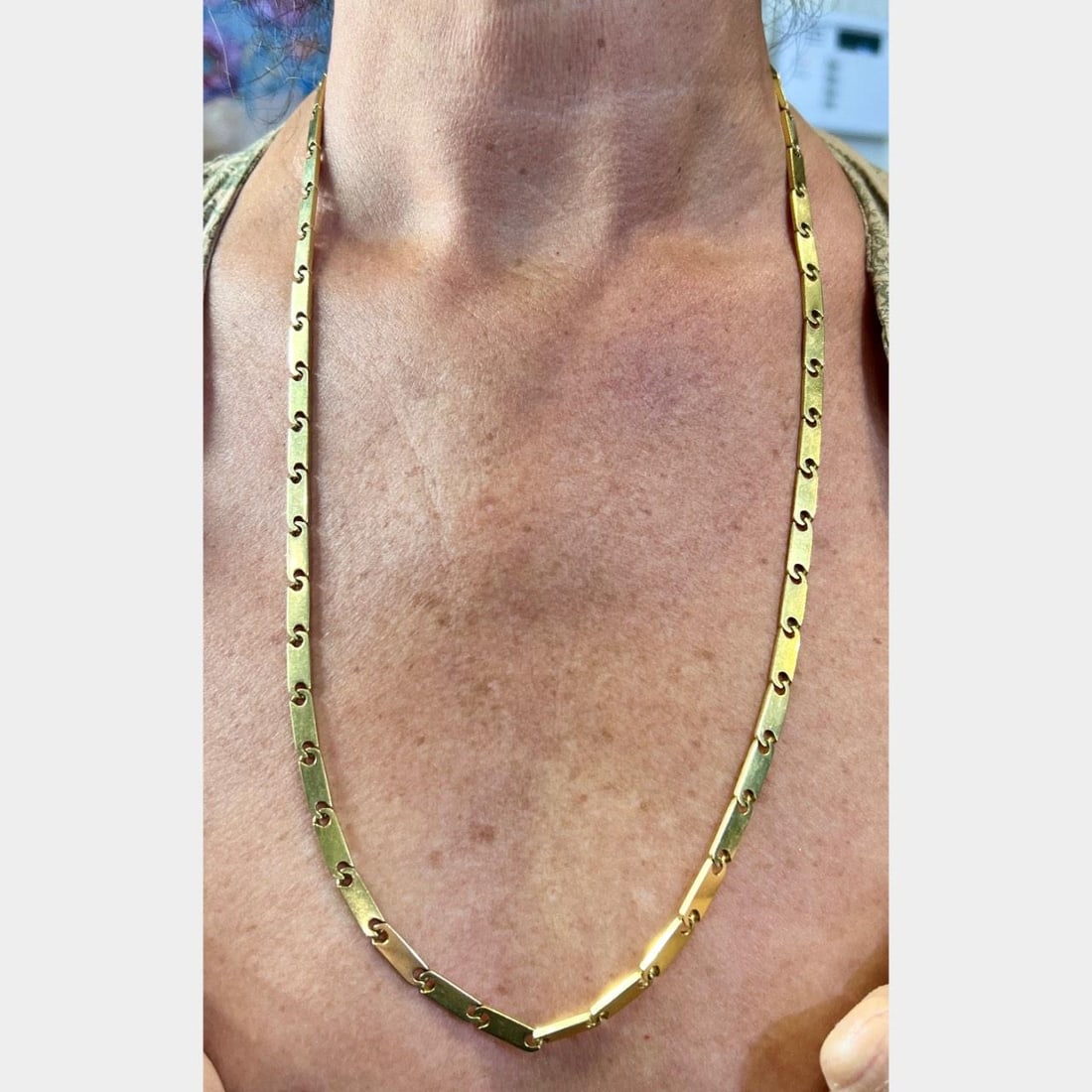26 Inch 18K Yellow Gold Chain Necklace Weighing 65.5 Grams: 26 Inch 18K Yellow Gold Chain Necklace Weighing 65.5 Grams This necklace is crafted from 18K yellow gold, weighs 65.5 grams, and measures 26 inches in length. The item is in pre-owned condition. Speci