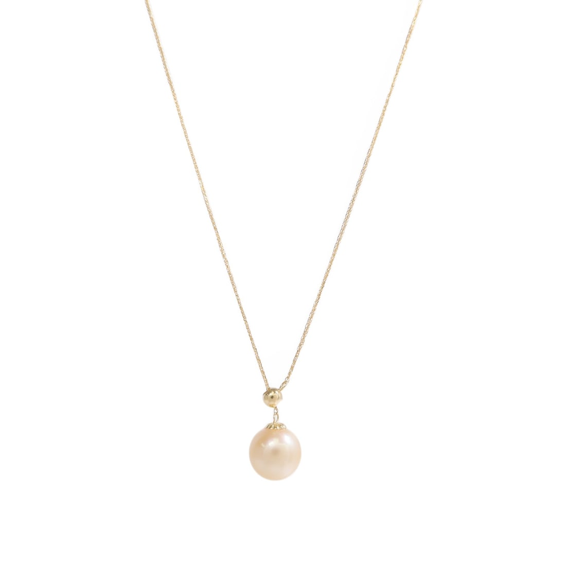 JEWELRY K18 Yellow Gold Pearl Necklace: JEWELRY K18 Yellow Gold Pearl Necklace This elegant necklace features a classic design crafted from 18K yellow gold. Designed for women, it showcases a lustrous gold finish and is free of any gemstone