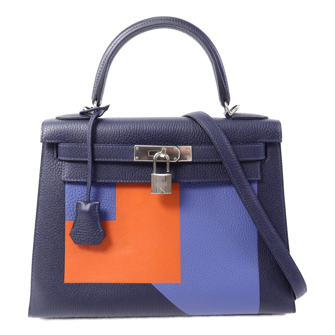 Hermes Kelly 28 Bleu Nuit 2 Way Shoulder Bag PHW: Hermes Kelly 28 Bleu Nuit 2 Way Shoulder Bag PHW This Hermes Kelly 28 is a versatile 2-way shoulder bag crafted from premium Clemence and Tadelakt calfskin leather in a sophisticated Bleu Nuit shade. 