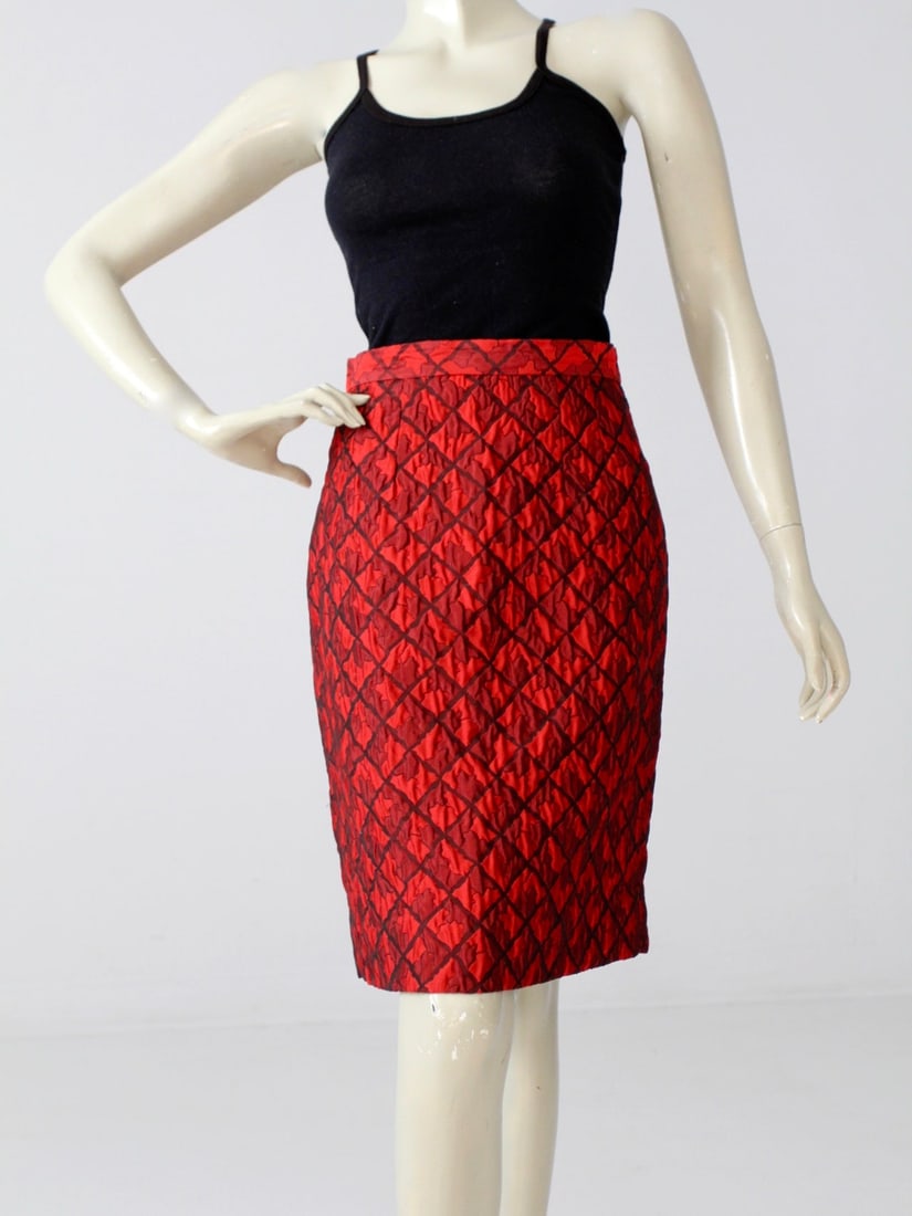 1960s Vintage Red Black Damask Pencil Skirt with Geometric Pattern: 1960s Vintage Red Black Damask Pencil Skirt with Geometric Pattern Step back in time with this stunning 1960s vintage damask pencil skirt. This eye-catching red and black wiggle skirt features a uniqu