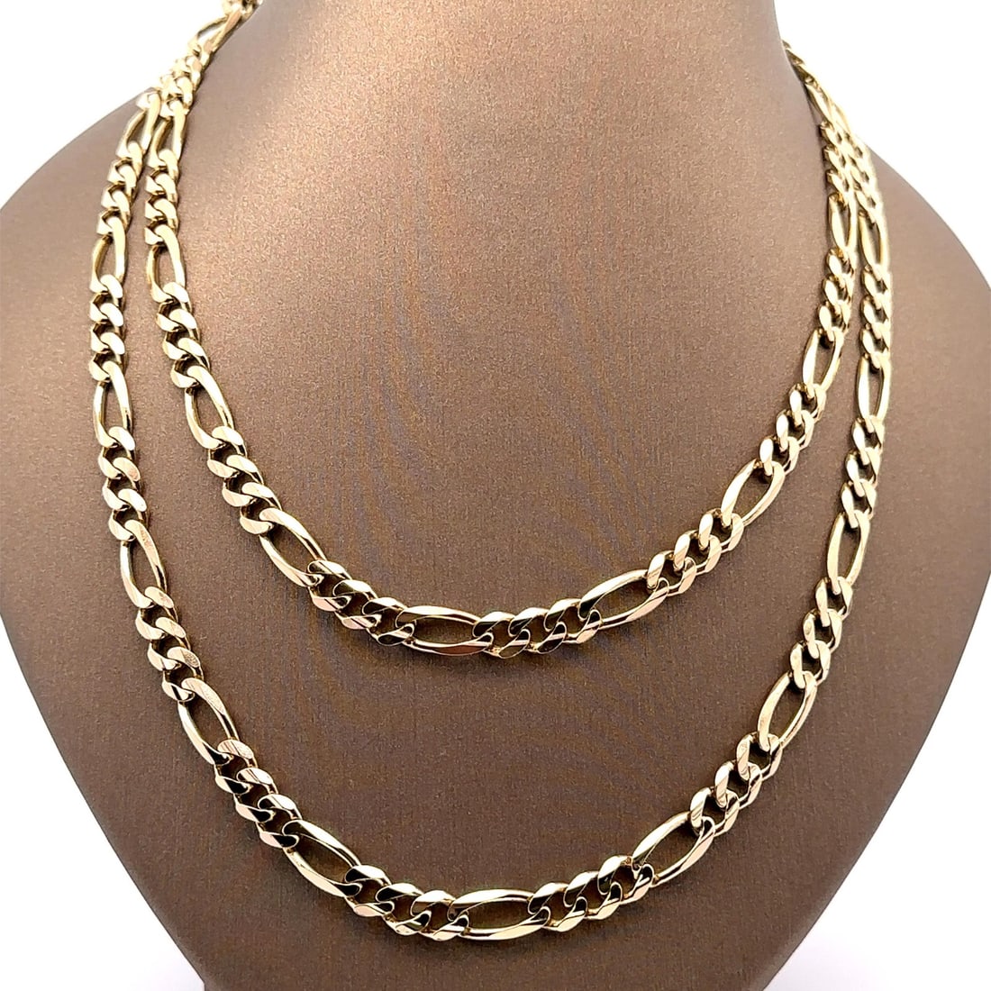 30.5 Inch Italian 14k Yellow Gold Figaro Chain Necklace: 30.5 Inch Italian 14k Yellow Gold Figaro Chain Necklace This classic Italian necklace features a long 30.5-inch Figaro link chain crafted from solid 14k yellow gold. The chain is designed to be layer-