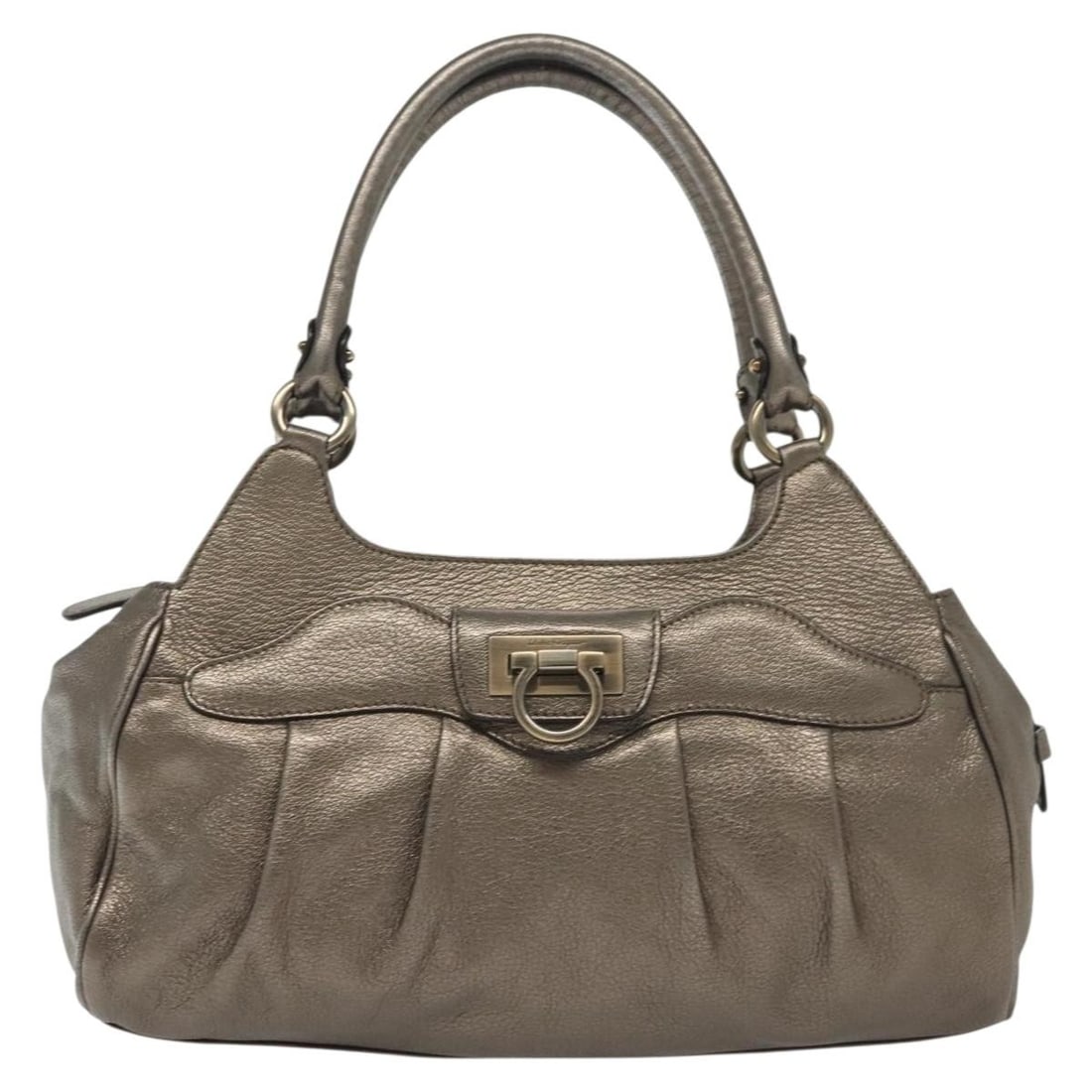 Gancini silver leather shoulder bag by Salvatore Ferragamo: Gancini silver leather shoulder bag by Salvatore Ferragamo This Salvatore Ferragamo Gancini handbag is crafted from silver leather, designed for women. The bag features slight rubbing on the surface, 