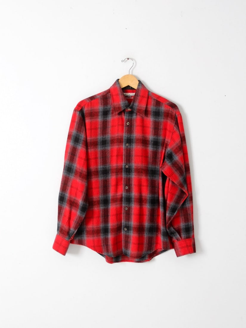 Vintage Italian Wool Blend Plaid Shirt Red Gray Classic Style: Vintage Italian Wool Blend Plaid Shirt Red Gray Classic Style This vintage plaid shirt features a classic Italian design in red and gray shadow plaid. Made from a cozy wool blend, it consists of 40% a